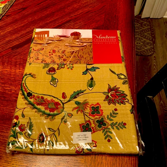 NWT Linen Tablecloth - Picture 1 of 1
